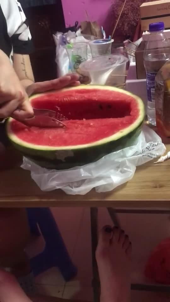 宿舍大战今日吃瓜,今日吃瓜，揭秘宿舍风云